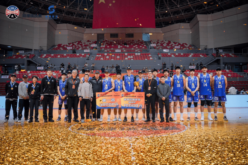 九游体育-篮球赛场再起风云：渝州鲨队队险胜闽南独角兽队，赛场气氛火爆新人首发惊艳(形容篮球赛气氛)